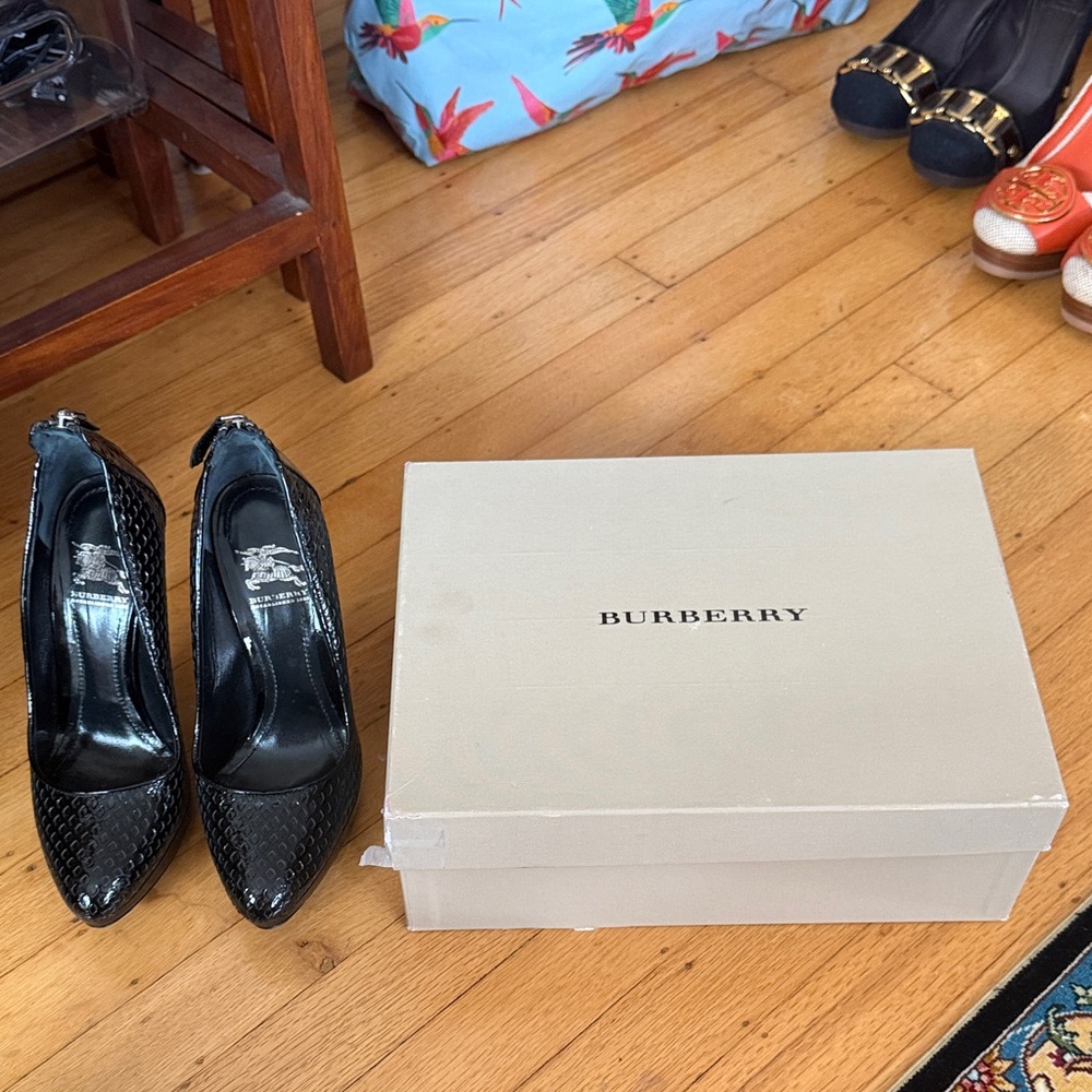 Burberry Pointed Toe Heels Made in Italy